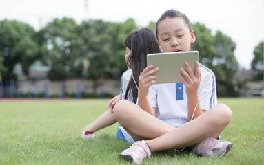 青少年“数字压力”的影响与应对