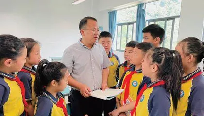 向帮松：为大山深处的孩子架起文化“云梯”