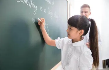 新课标视域下，“三得”英语课堂导入的创设 