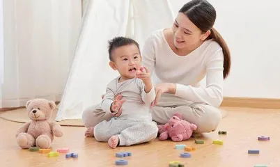 90后父母请00后带娃：育儿新风吹出双向奔赴 