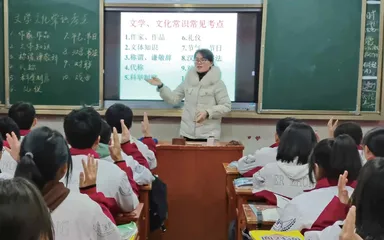 摒弃“假主体”，让教师的“讲”回归课堂