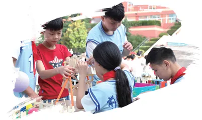 以“五联”为载体，构建教师专业发展共同体  