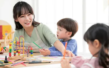 以研促教，铺就专业成长路径 