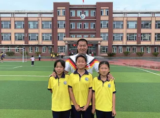 矫春亮：带孩子们踢出一条新出路