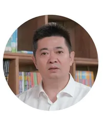 侯明飞：赋能成长，办一所以“玩”为主的学校