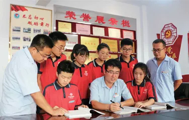 用专业与热爱，做好教育中的“服务者”