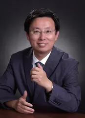 对生命负责，与学生结伴走向远方