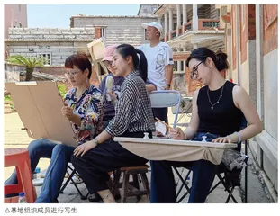 绘就专业为根、学生为本的美育画卷