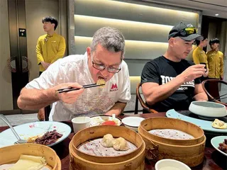 “China Travel”火爆,外国游客尝试中国新玩法1