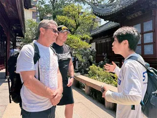 “China Travel”火爆,外国游客尝试中国新玩法2