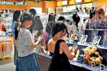 拥抱“Z世代”,传统商场被二次元“复活”1