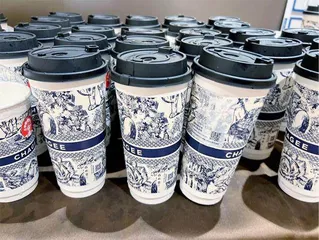 “秋天的第一杯奶茶”真的很拼