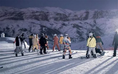 雪都阿勒泰:滑夜雪吃烤肉4