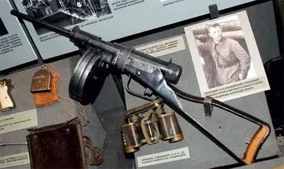 1942年,谁曾与波波斯冲锋枪竞雄?3