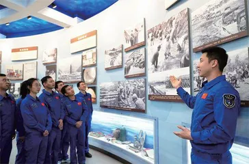 梦在远方、路在脚下，梦想因奋斗而精彩
