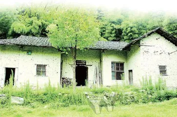 崇山峻岭任驰骋 英雄碧血化长虹3