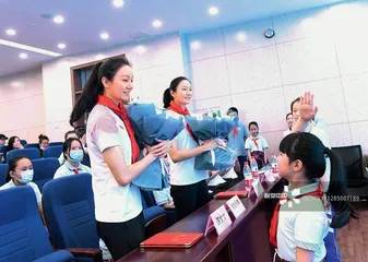 蒋氏姐妹的花游世界2