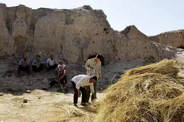 《八步沙》:“山不加增,何苦而不平”4