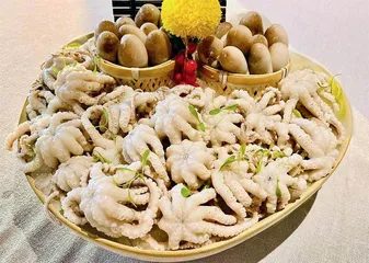 墨鱼汁炒饭和浓汤花狼鲞