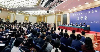 潘功胜：择机降准降息