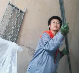 女性当维修工,打破“看不见的墙”1