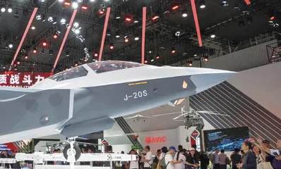 歼-20S勇闯无人之境