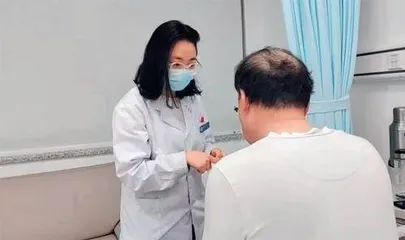 脸颊有点湿润 那是太阳雨