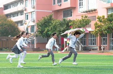 正视“奇葩”校规，让教育回归本真