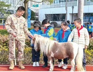 “萌宠”进校园：一场以爱启智的生命教育