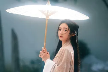 卓依娜姆 在春天里寻找生活的诗意2