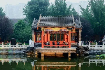 超越T台的时尚剧场 一体化表达服装灵魂9