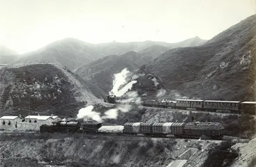 京张铁路开往春天的列车1