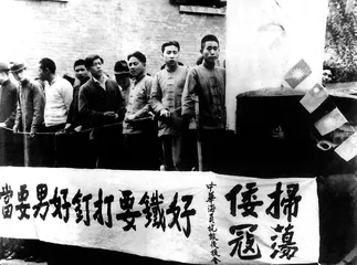 1938年8月27日:全面调整国内政策,主动撤离武汉的蒋介石2