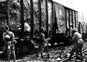 1938年8月27日:全面调整国内政策,主动撤离武汉的蒋介石3