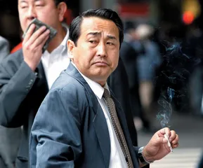 ​吸烟的是烟民， 还是政府？