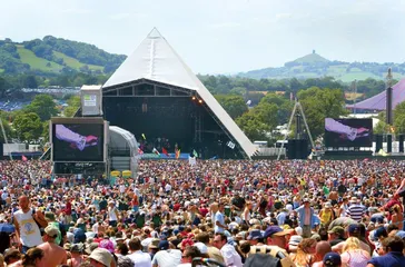 Glastonbury音乐节:帆布下的迷你世界