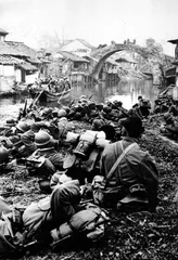 ​1937年11月5日: 中国军队溃退，上海沦陷2