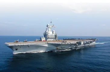 救灾航空母舰