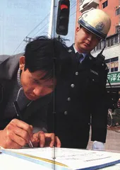 “机动车负全责”的人车之争——中产阶级在捍卫什么？
