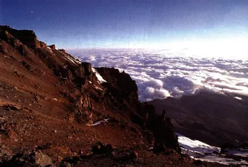 旅游：我登上乞力马扎罗山