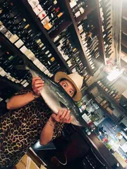 社交媒体上爆火的bistro,到底在忙什么?3