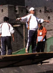 20万与一条命飞越长城