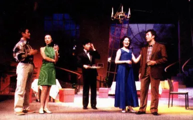 《屋外有花园》，屋里有什么？