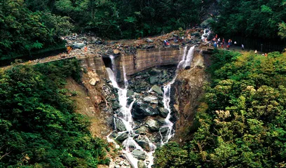 ​“10·21”大陆游客遇险：美丽而危险的道路1