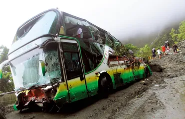 ​“10·21”大陆游客遇险：美丽而危险的道路2