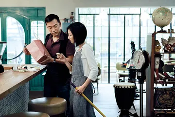 《第36个故事》，咖啡馆窗口的都市速写1