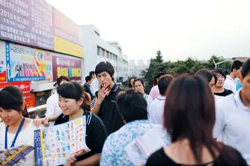 富士康：一座工厂与一个阶层的爱与恨7