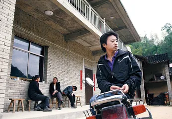 梁超：回不了家的乡村子弟3