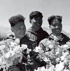 半个世纪前的举国攀登珠峰传奇