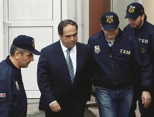 土耳其逮捕约50名高级军官